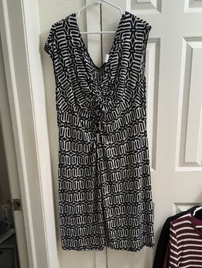 Tiana B. Light Weight Sleeveless Midi Dress